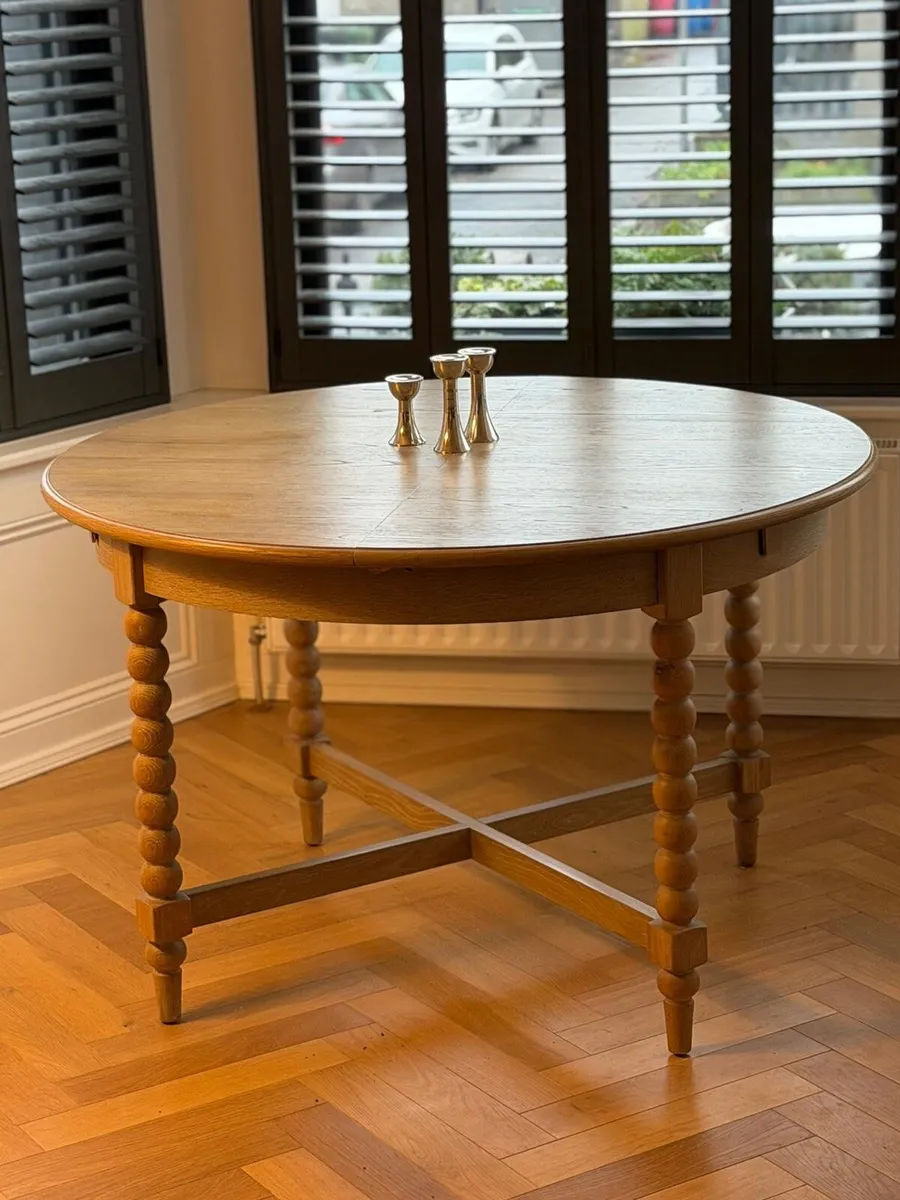 Round Extending Solid Oak Dining Table (120–160cm) - Image 1