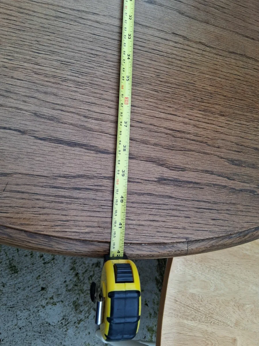 Table and chairs - Image 4