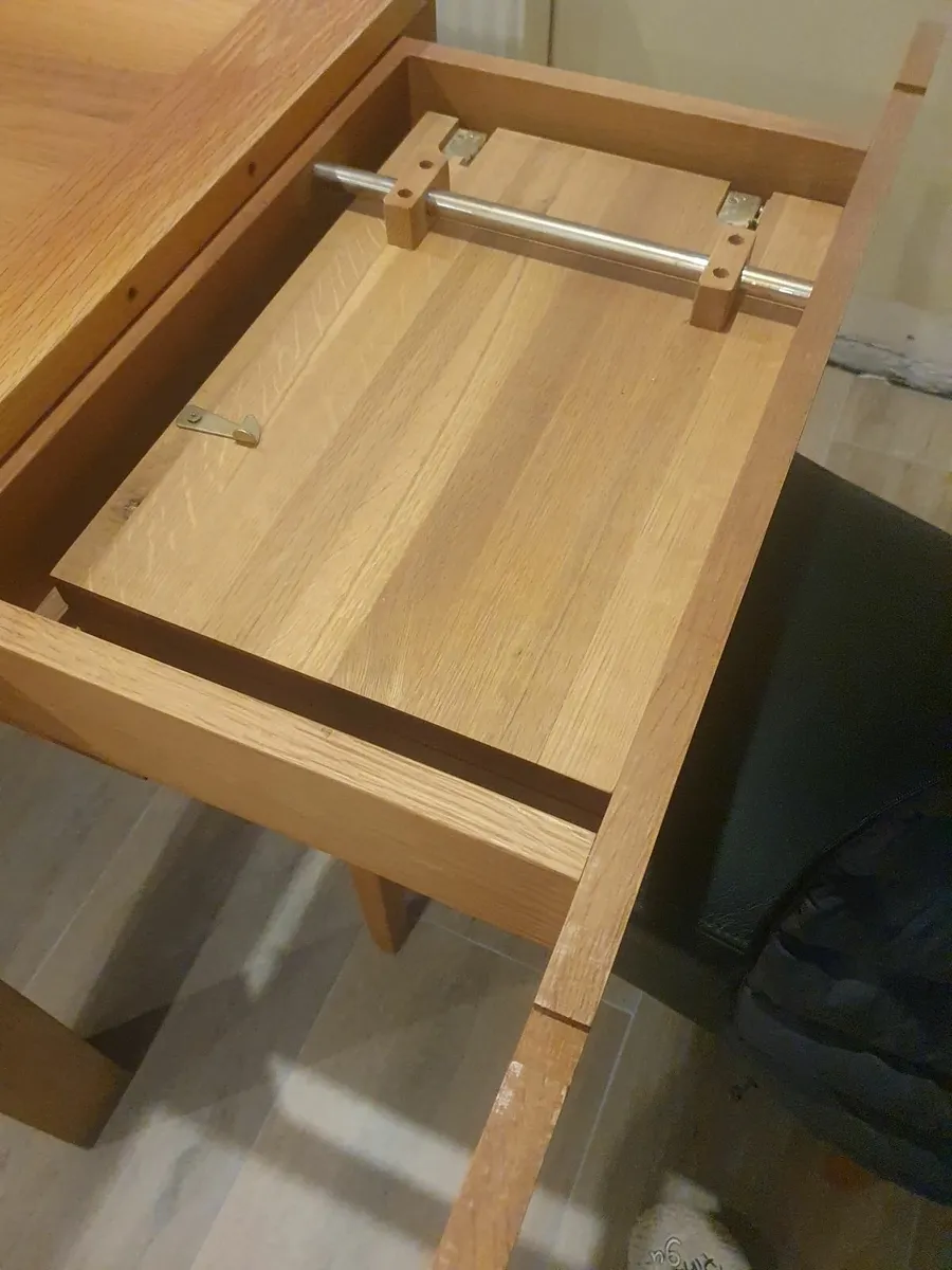 Kitchen table - Image 2