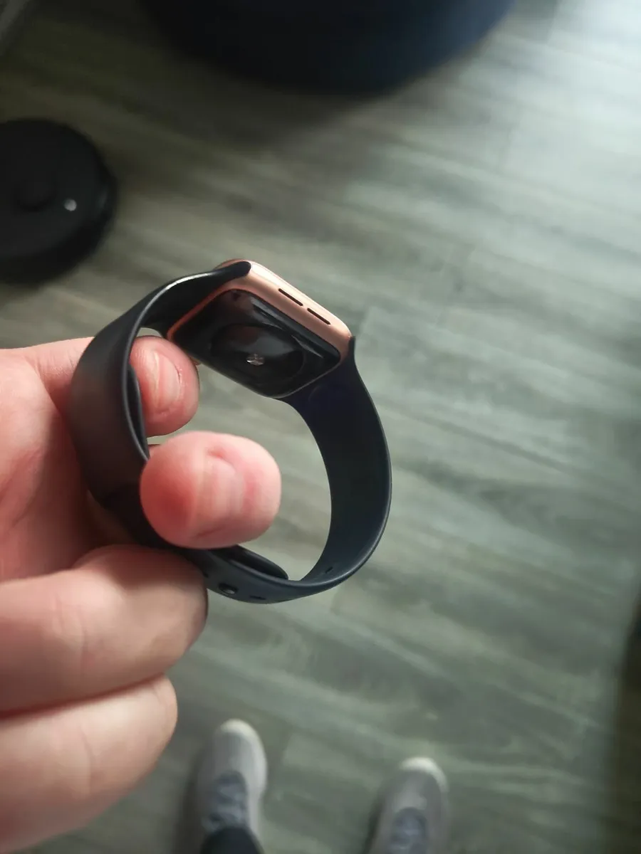 Genuine bronze Apple watch 2 Gen SE 40mm GPS - Image 4