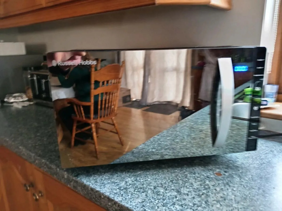 Microwave 23 Litre-Russell Hobbs-Like New - Image 3