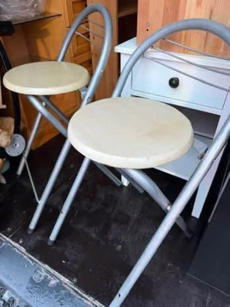 Foldable chairs - Image 1