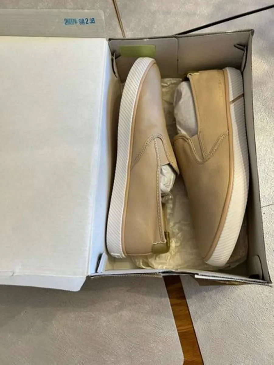 Tommy Hilfiger womens canvas shoes 7.5UK 42EU - Image 1