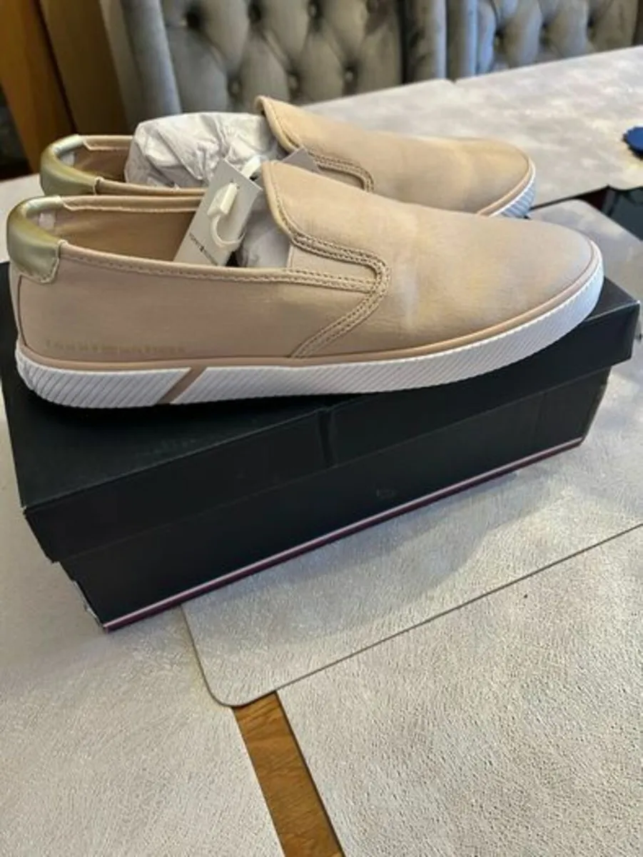 Tommy Hilfiger womens canvas shoes 7.5UK 42EU - Image 4