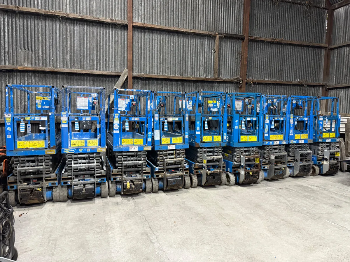 19ft Genie Scissor Lifts - Image 2