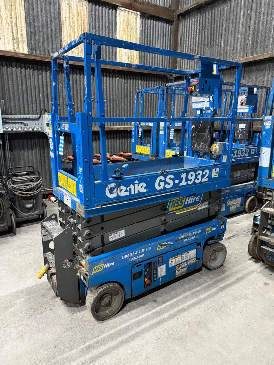 19ft Genie Scissor Lifts - Image 4