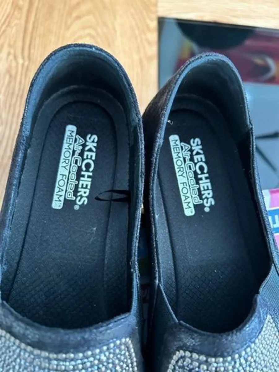 Sketchers womens memory foam shoes 40 eu 7UK New I - Image 4