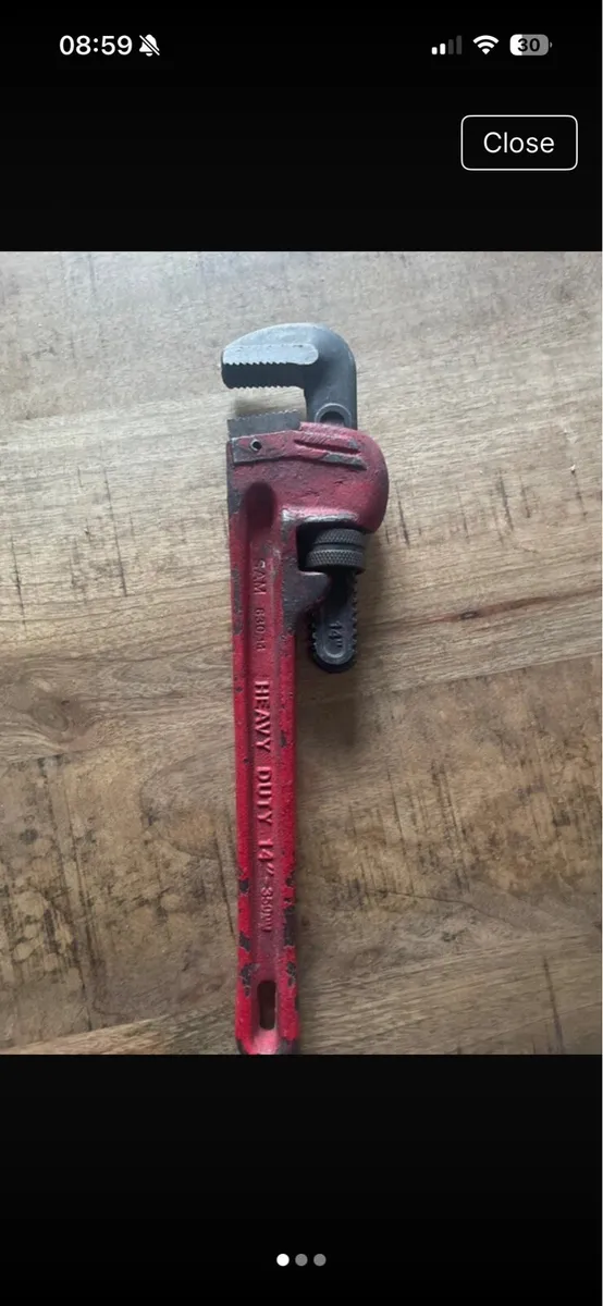 Pipe wrench . Tool