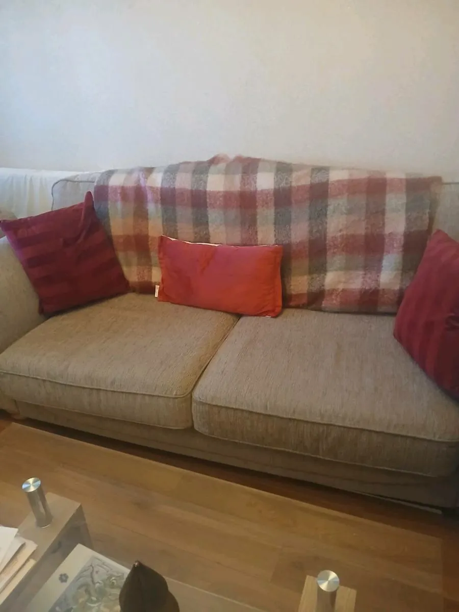 Couch/Chairs fr sale - Image 1