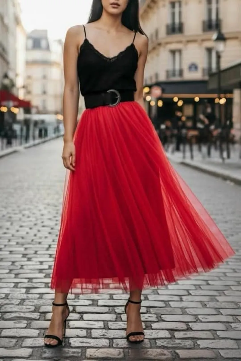 Red skirt - Image 1