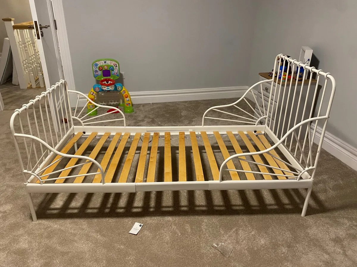 Toddler bed - Image 1