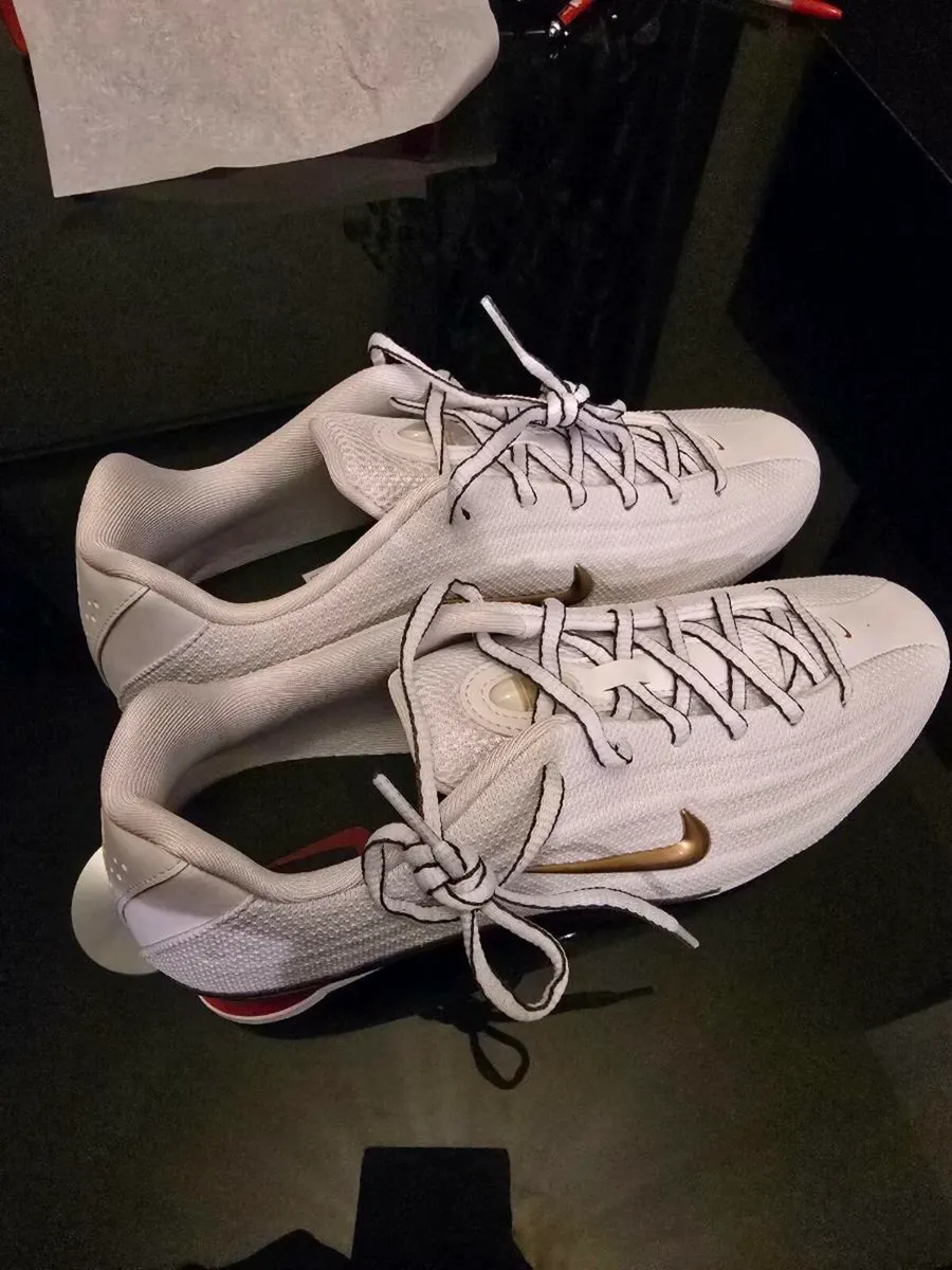 Nike Shox Z  Trainers - Image 1