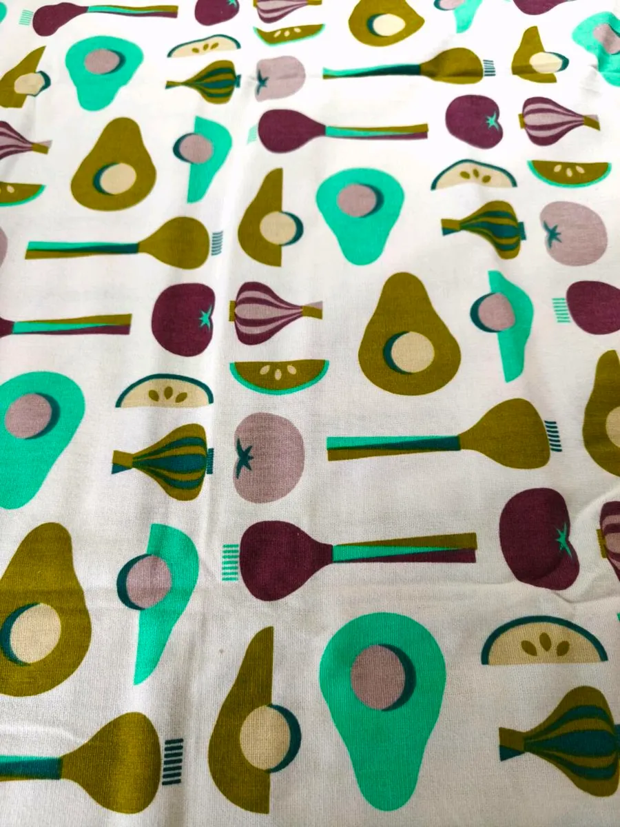 Large CASA cotton table cloth w/retro design - Image 3