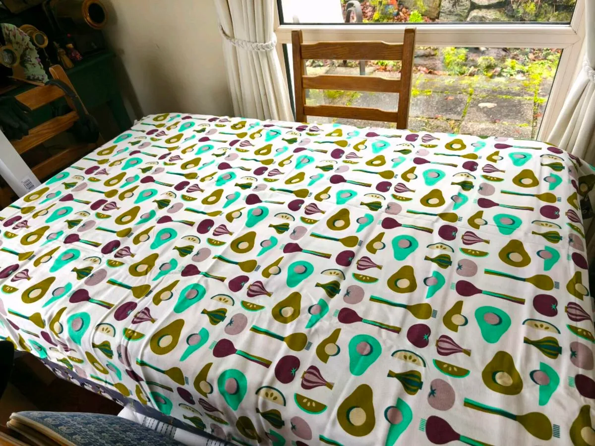 Large CASA cotton table cloth w/retro design - Image 4