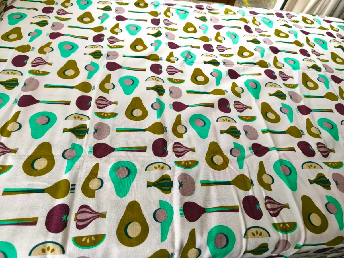 Large CASA cotton table cloth w/retro design - Image 2