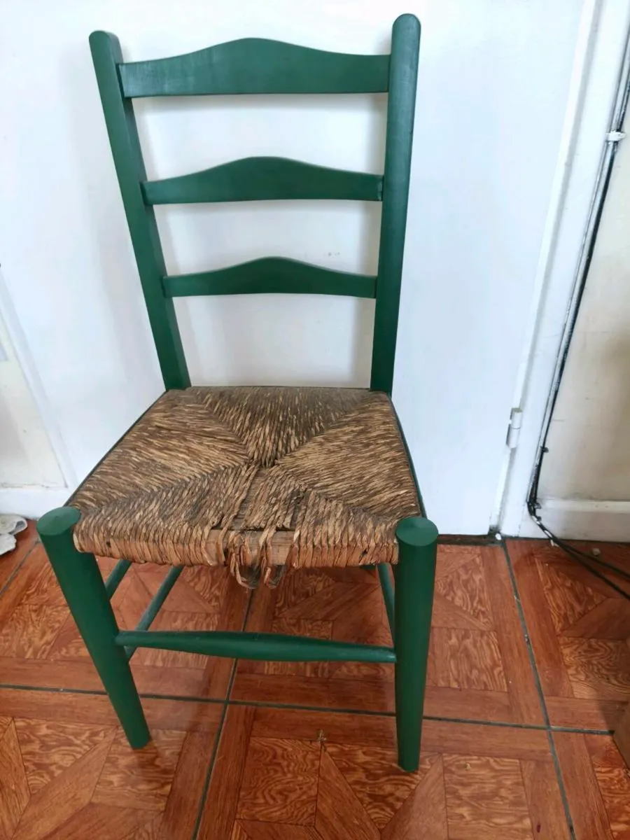 Súgán Chair painted in heritage green - Image 2
