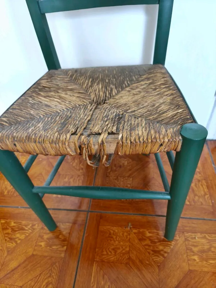 Súgán Chair painted in heritage green - Image 3