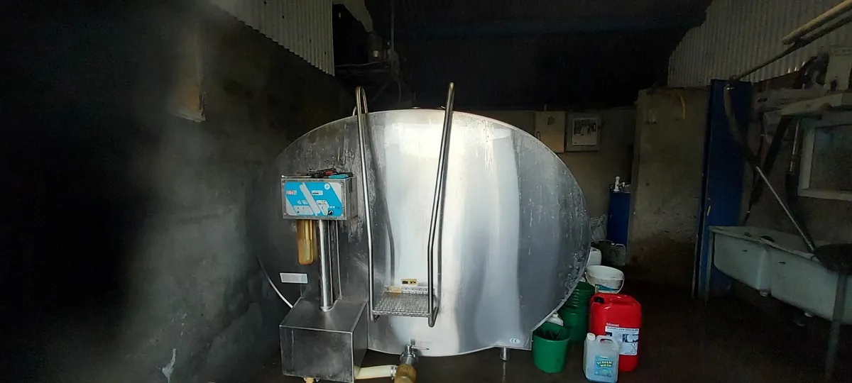 Mueller Milk Tank - Image 1