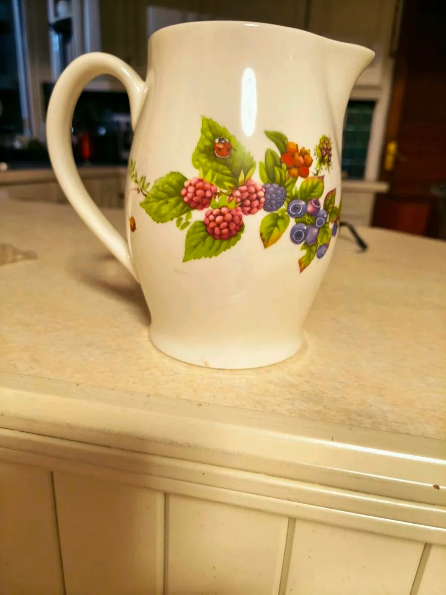 Medium sized jug by Meakin/Wedgwood - Image 2