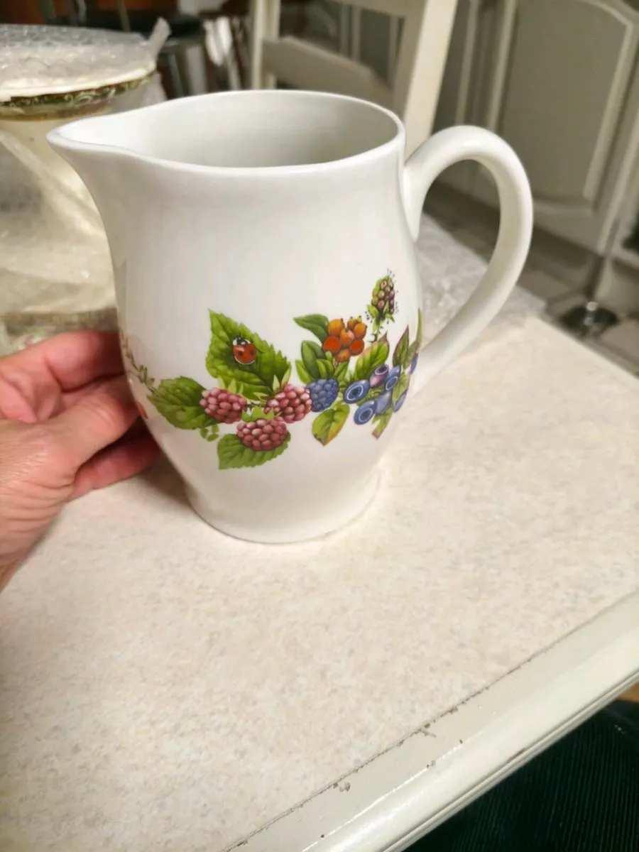 Medium sized jug by Meakin/Wedgwood - Image 4