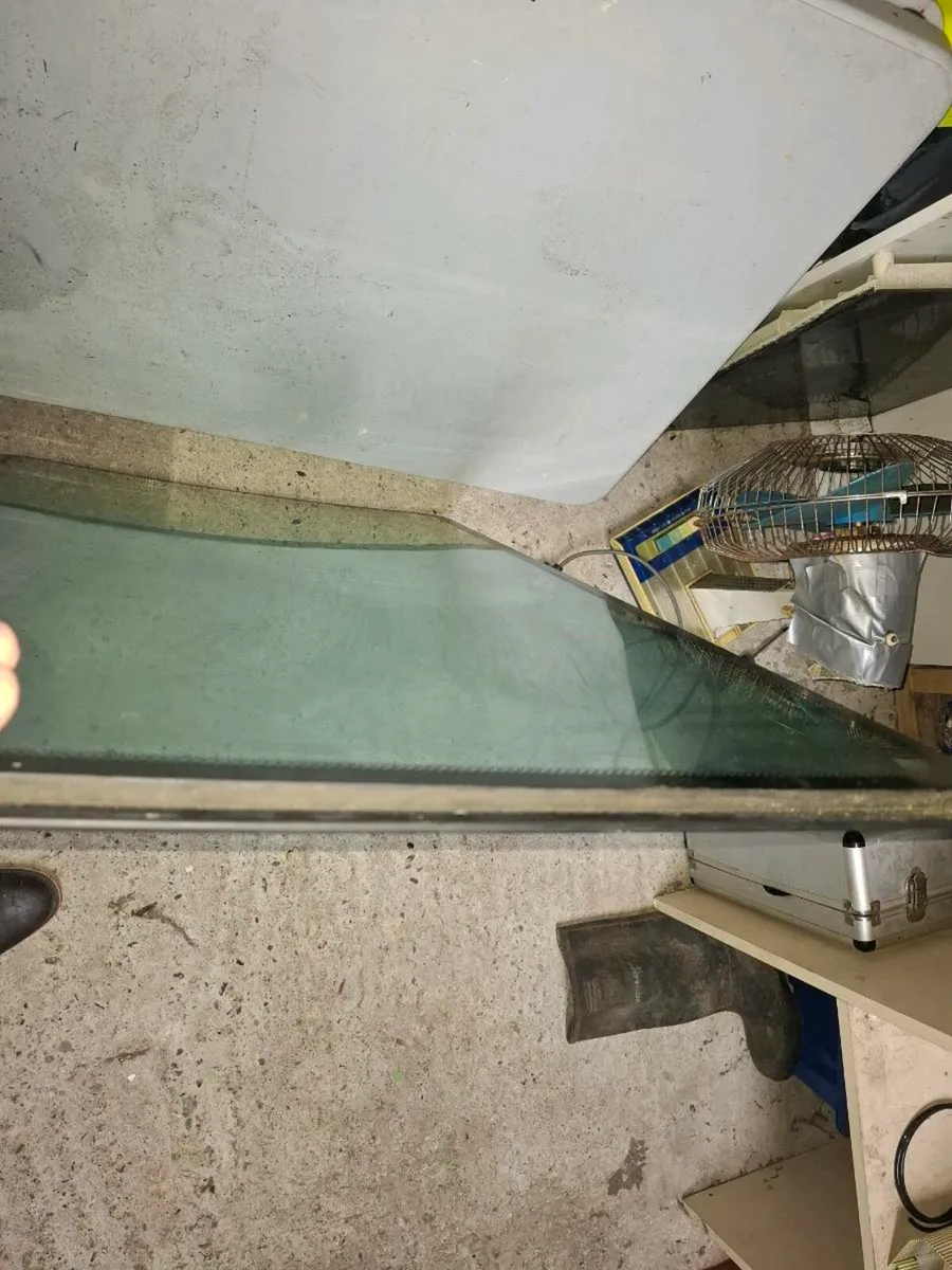 2x Campervan windows for sale.. - Image 2