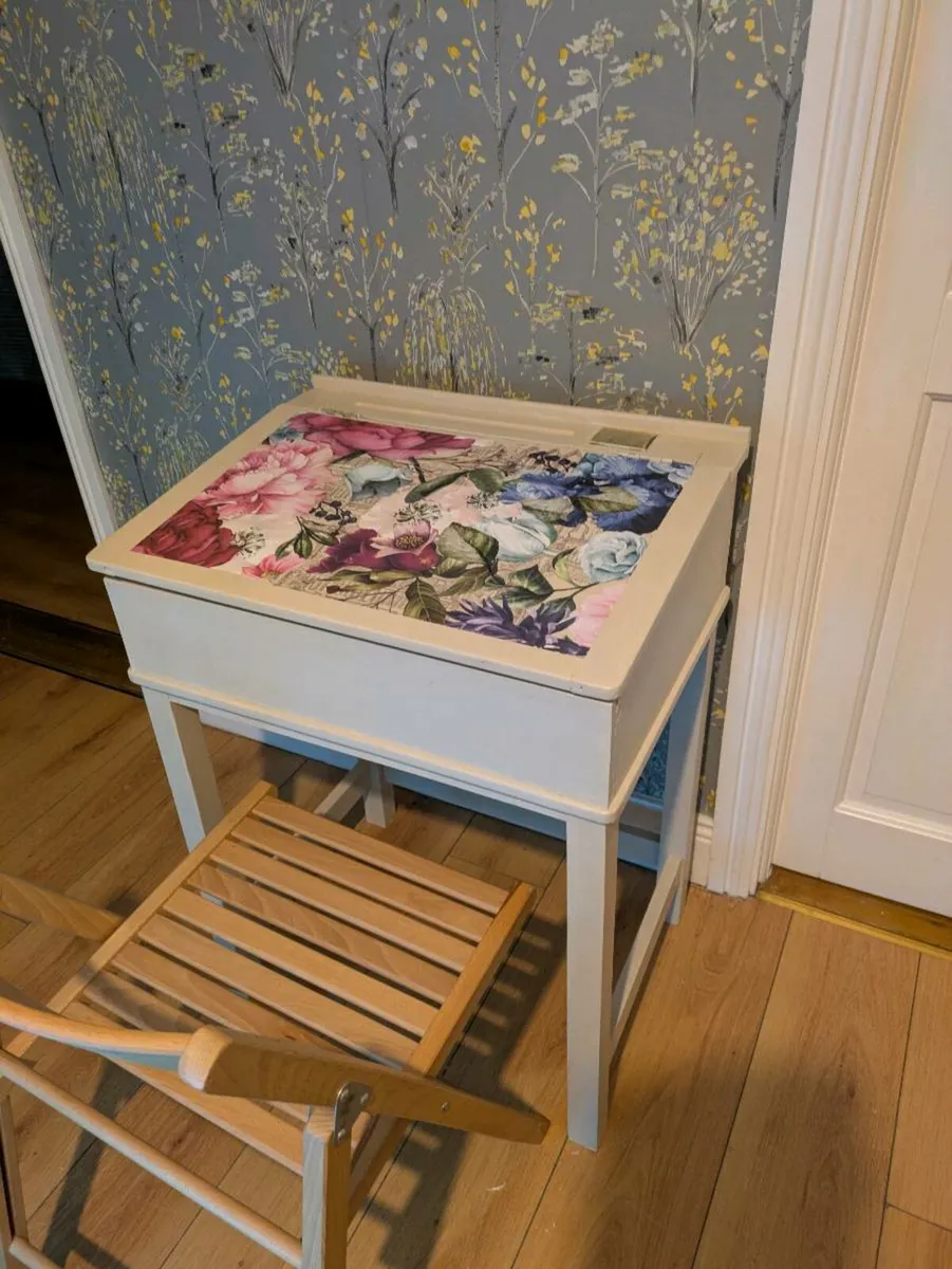 Child's vanity desk - Image 4