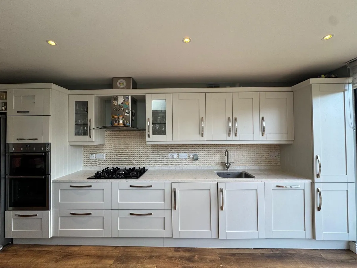 Kitchen units and worktop - Image 1