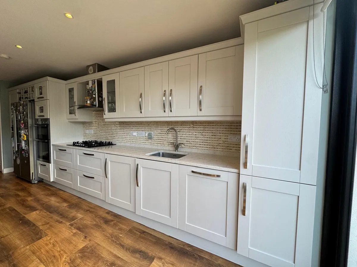 Kitchen units and worktop - Image 2