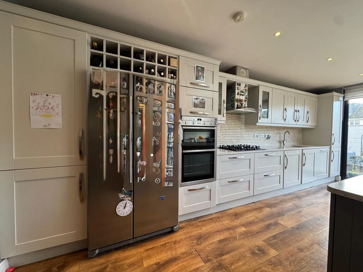 Kitchen units and worktop - Image 4