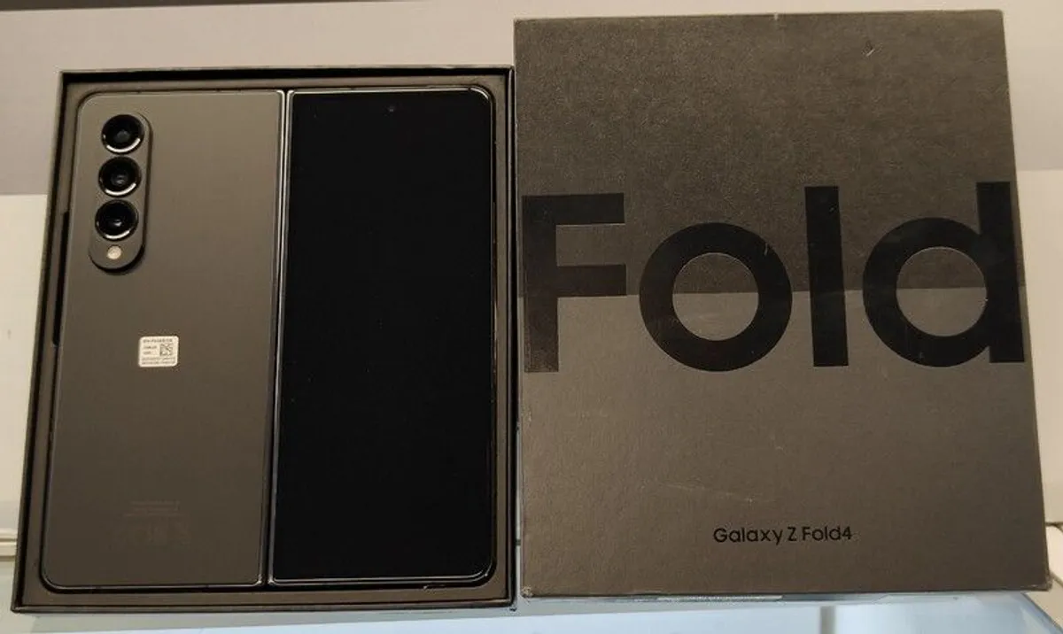 Samsung Galaxy Z Fold 4 - 256GB/ 12GB - Dual Sim Unlocked Phantom Black/ Used - Image 2