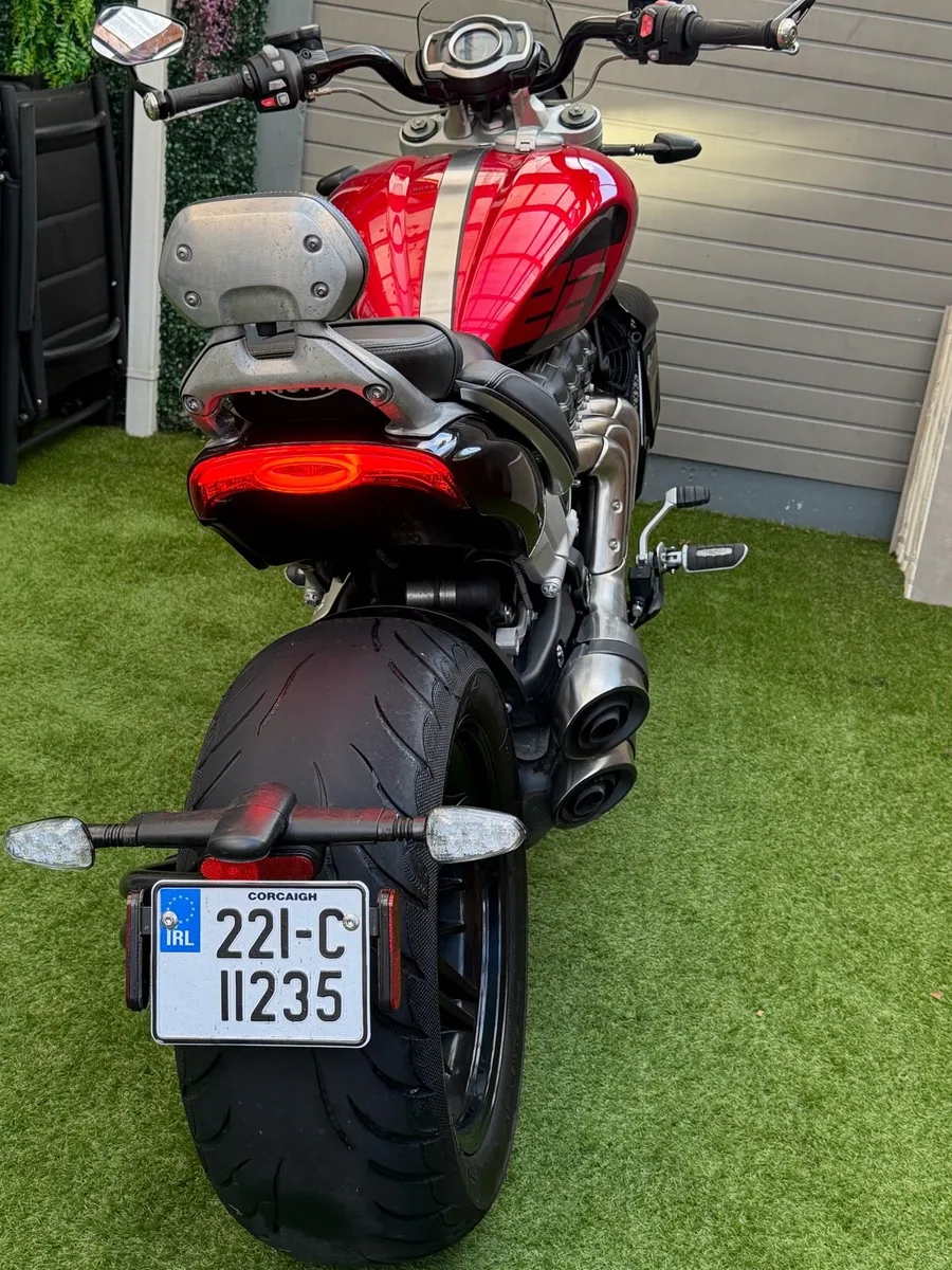 ROCKET 3 GT 221 SPECIAL EDITION - Image 2