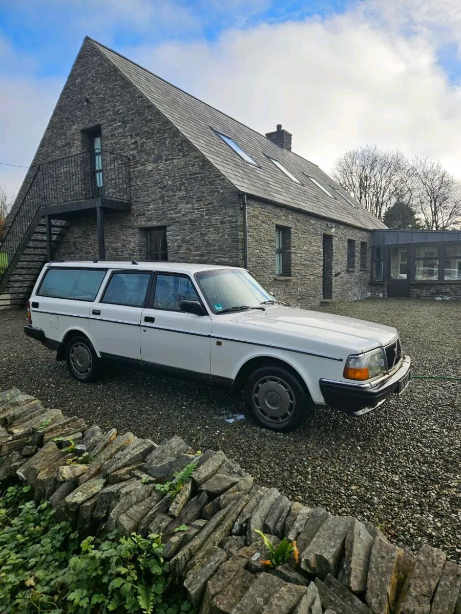 Volvo 240 - Image 3