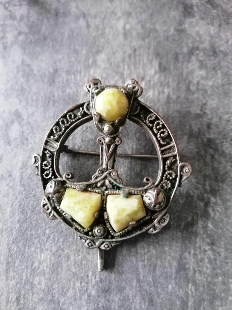 Vintage Connemara Celtic Brooch by Miracle - Image 4
