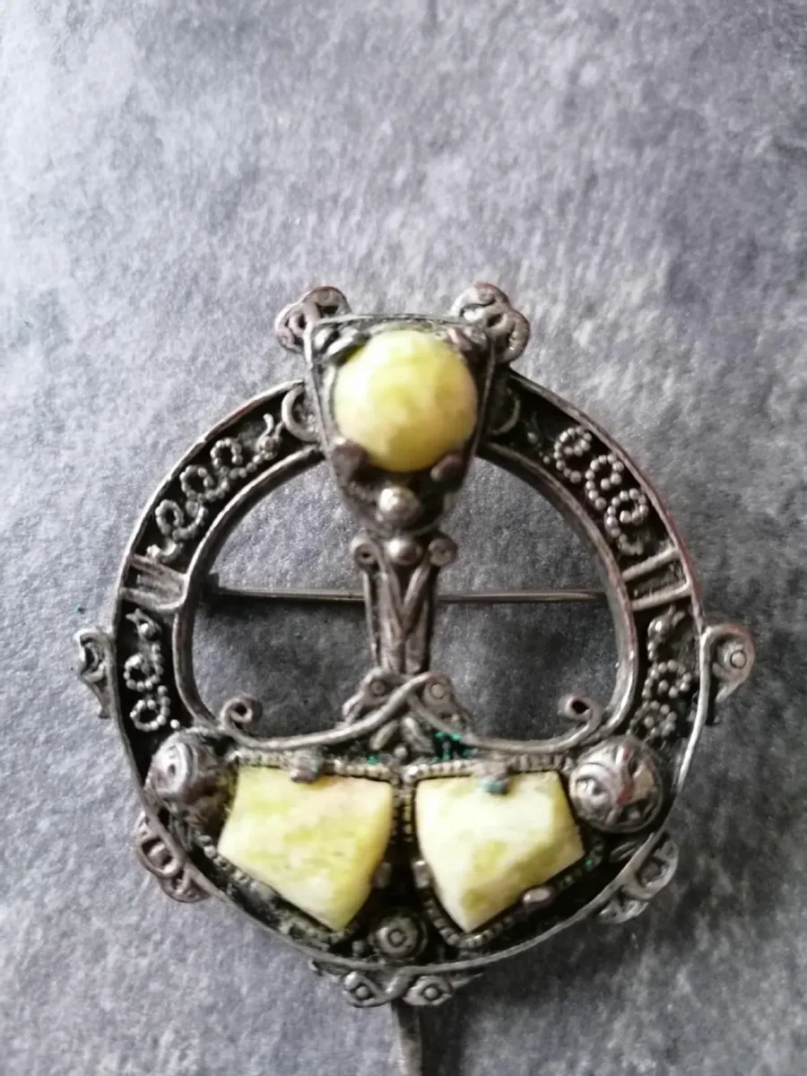 Vintage Connemara Celtic Brooch by Miracle - Image 3