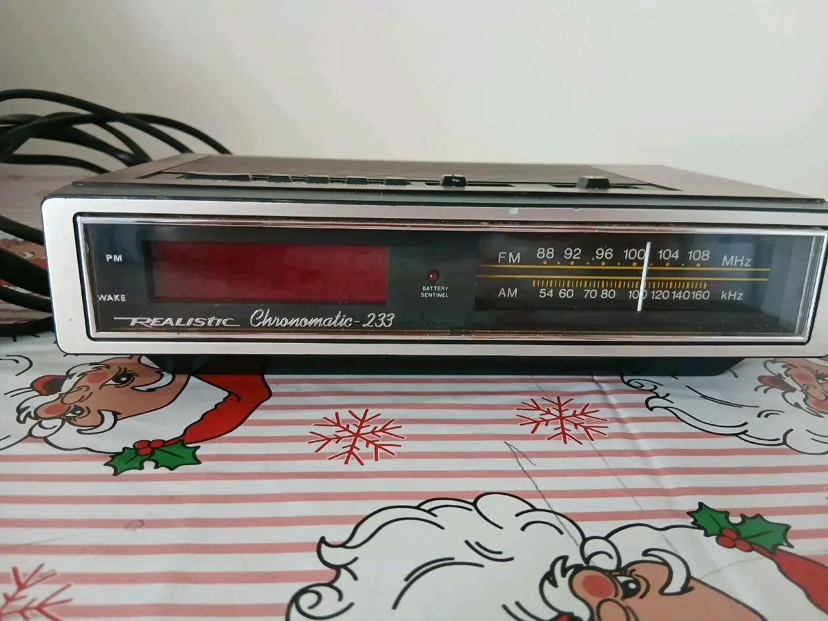 Vintage clock radio - Image 1