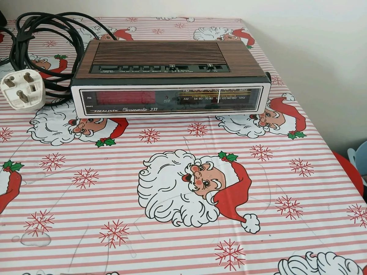 Vintage clock radio - Image 2