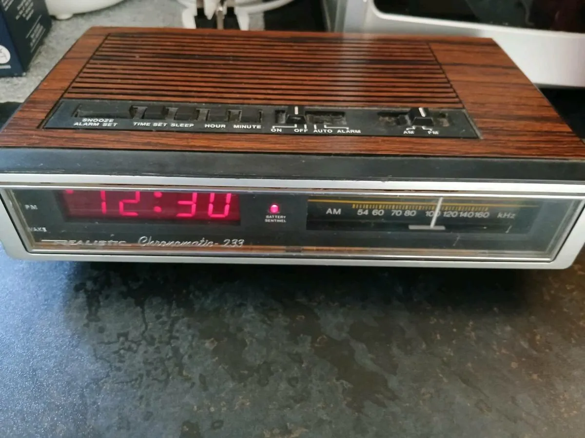 Vintage clock radio - Image 4