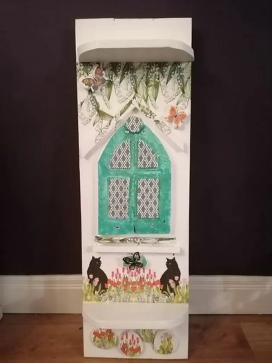 Whimsical hobbit/fairy door shelf unit - Image 2
