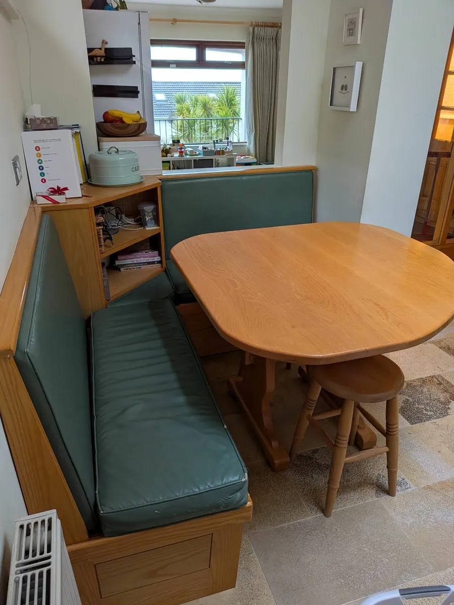 Corner Table and seating unit - Image 1