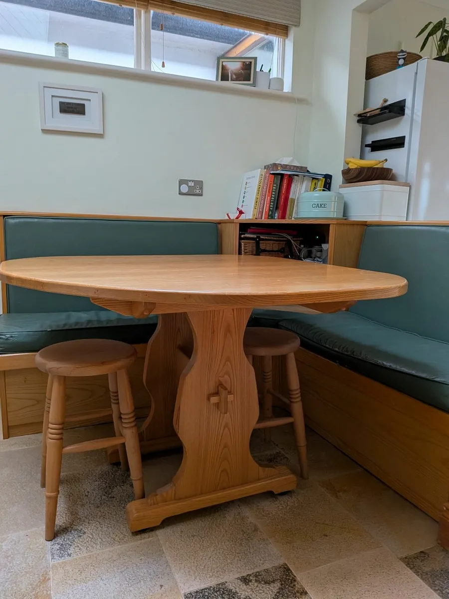 Corner Table and seating unit - Image 2