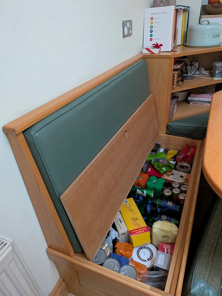 Corner Table and seating unit - Image 3