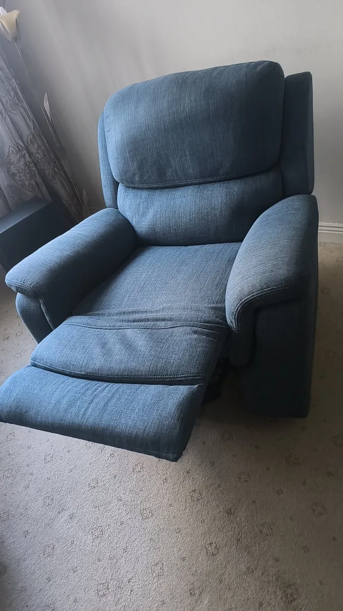 Recliner chairs - Image 2