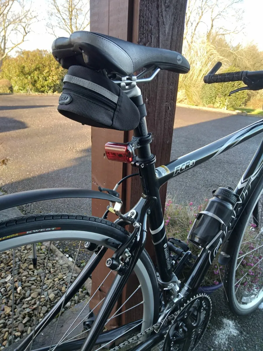 Hybrid Bike Giant. Brand New - Image 3