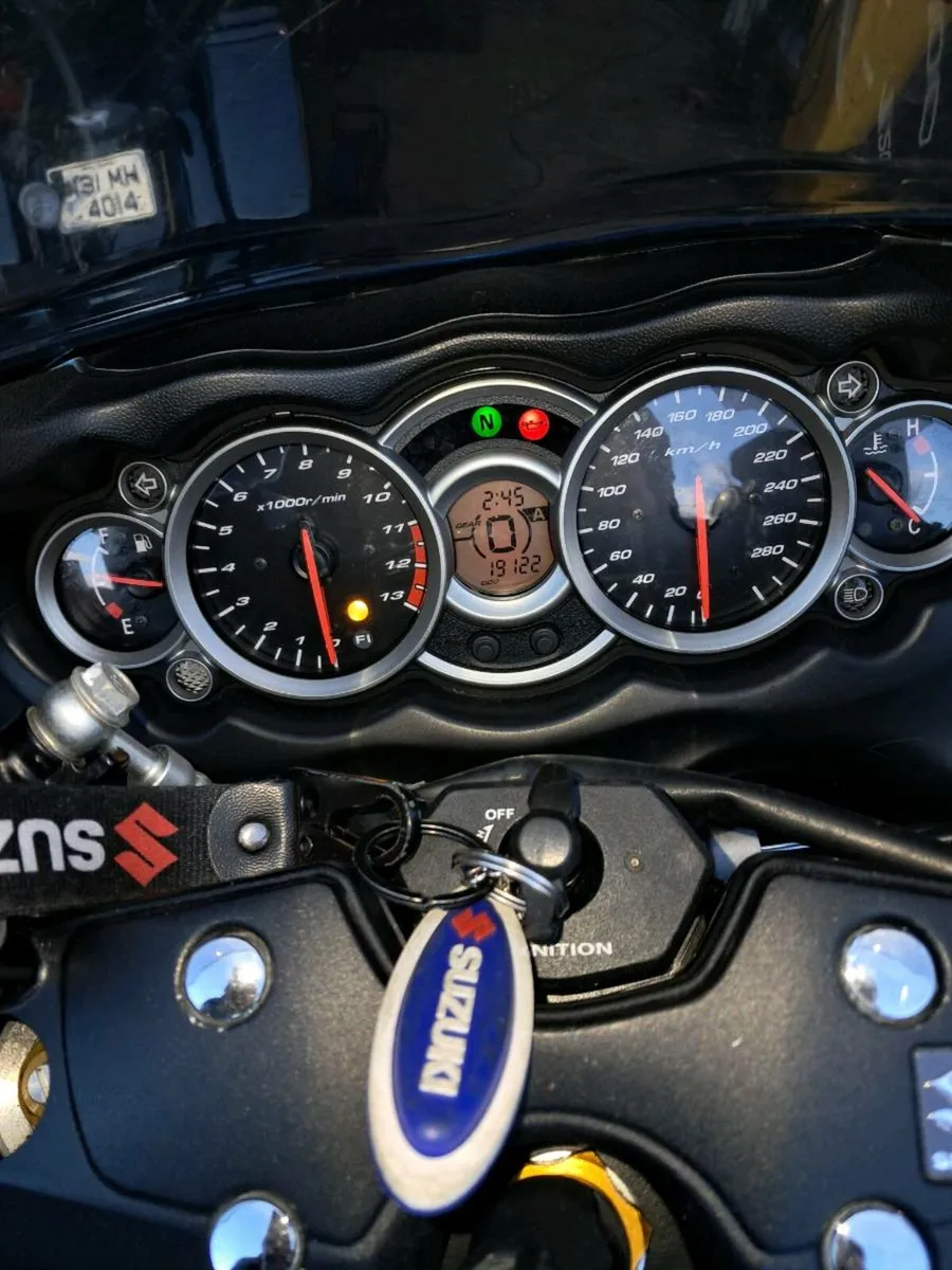 Suzuki gsxr 1300 hayabusa - Image 3
