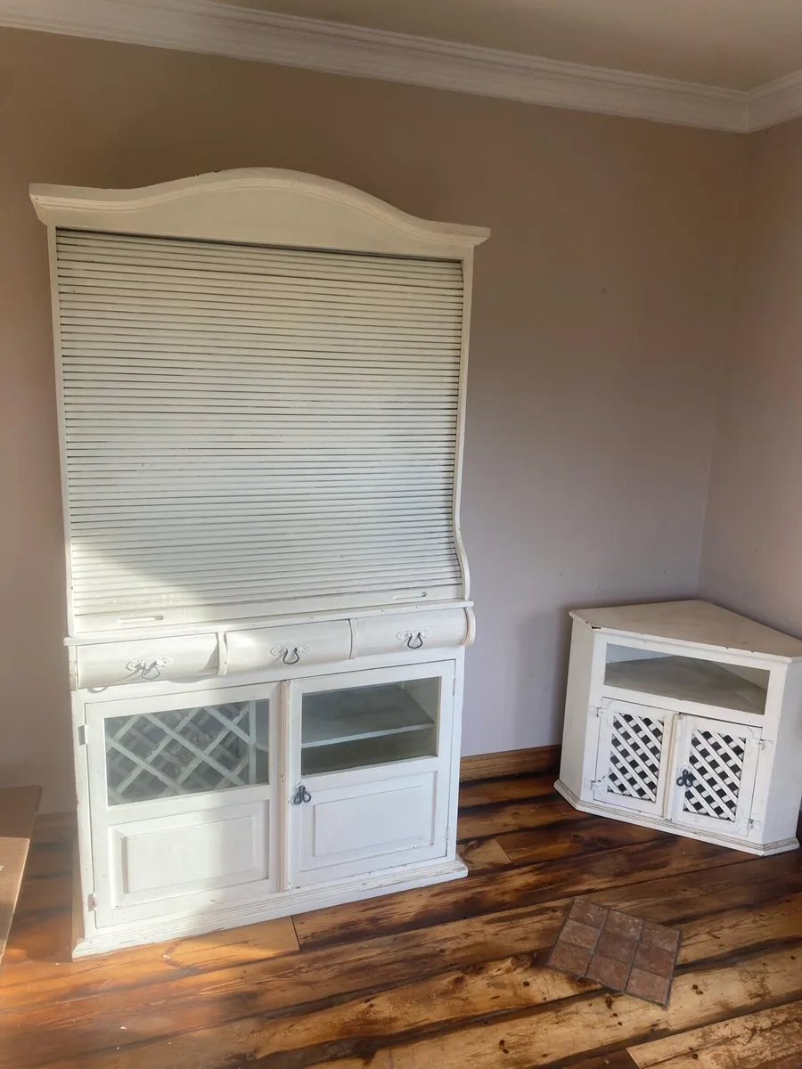 Table and chairs , dresser and corner chairs unit - Image 4