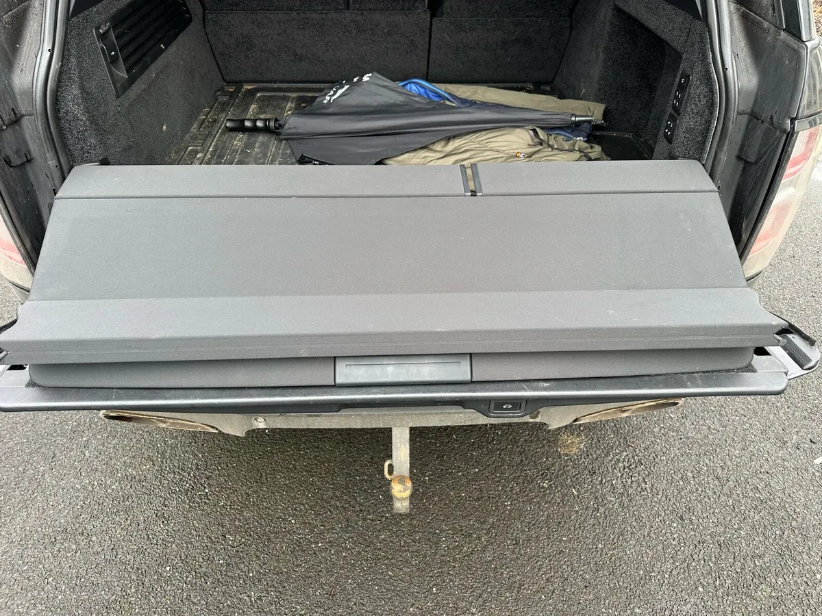 Parcel shelf - Image 1
