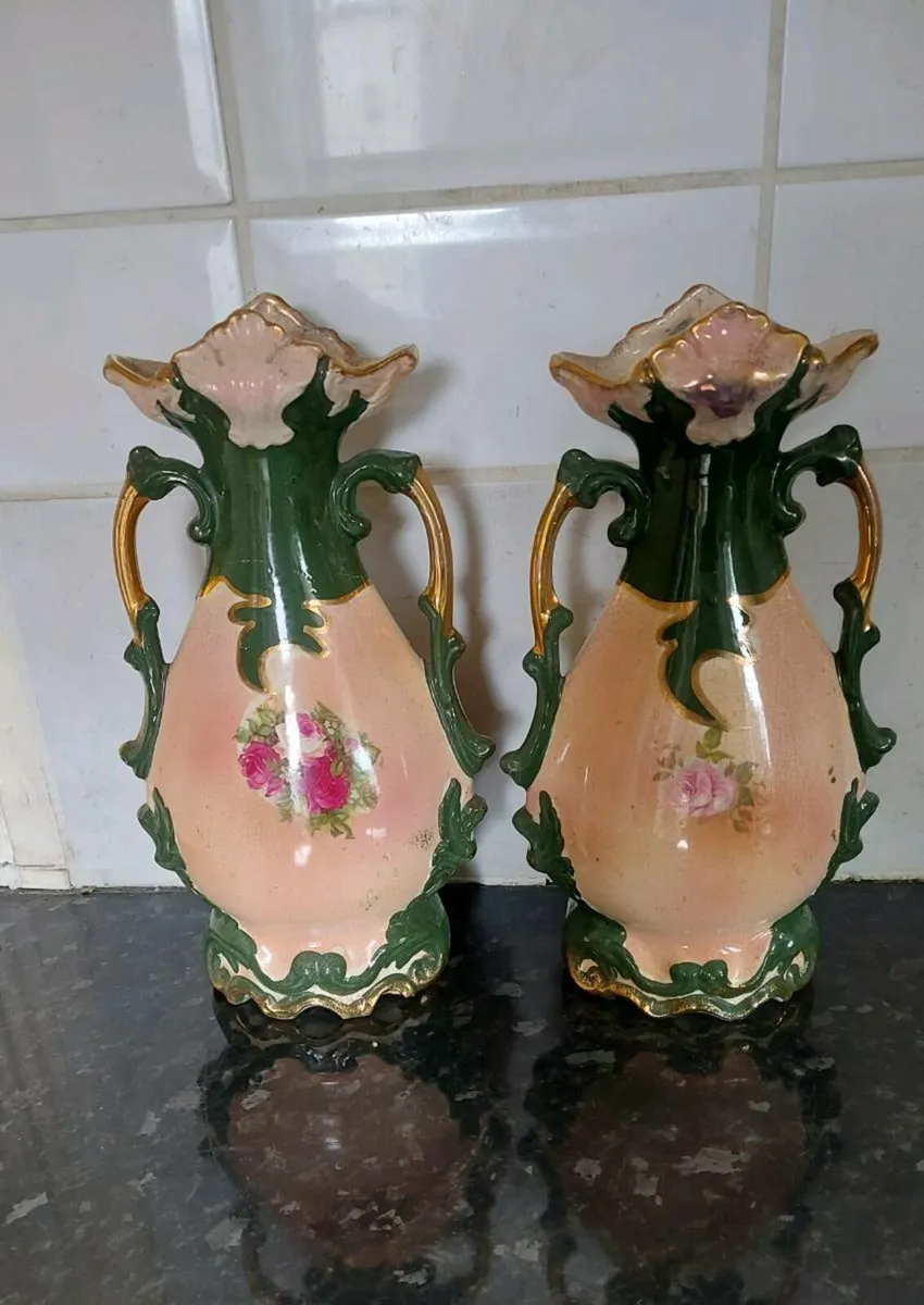 Beautiful pair of antique mantel vases - Image 2