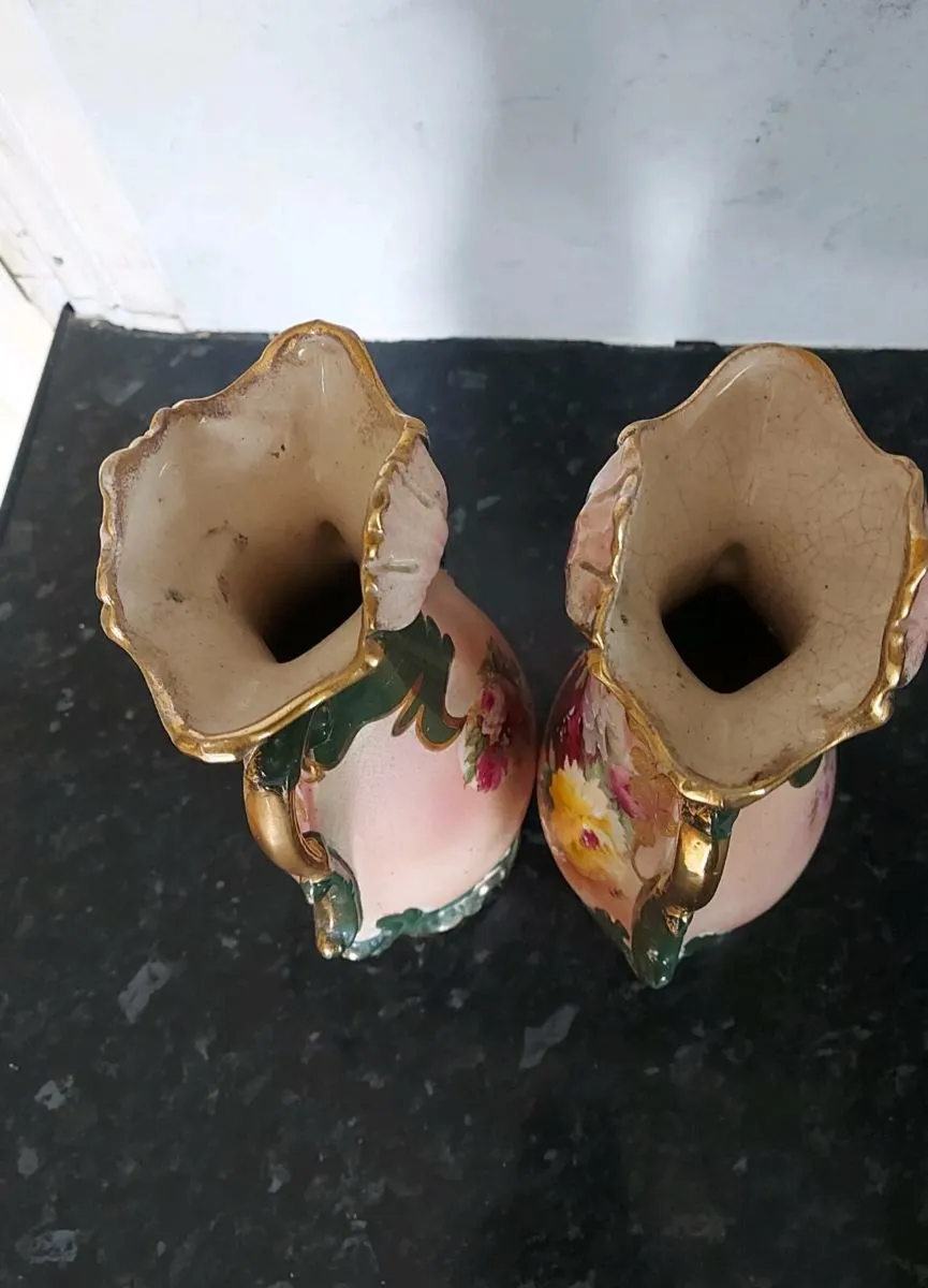 Beautiful pair of antique mantel vases - Image 3