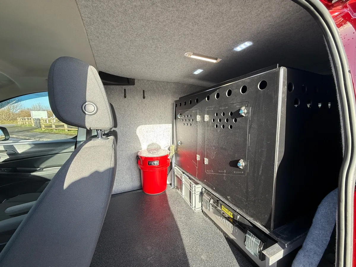 VW Caddy Auto (Tailgate, Carpet lined, 19” alloys) - Image 3