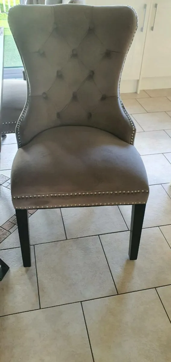 Kitchen table and chairs - Image 2